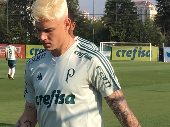 Róger Guedes apresentou novo visual