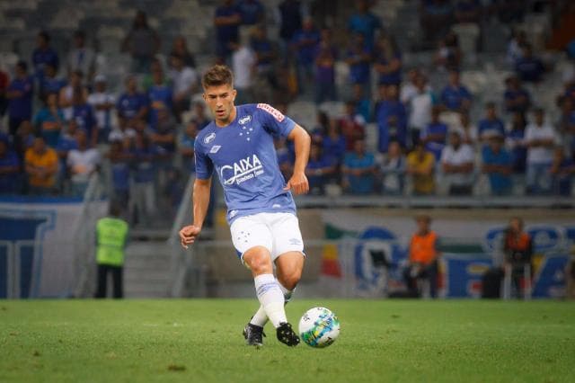 Lucas Silva em campo pelo Cruzeiro