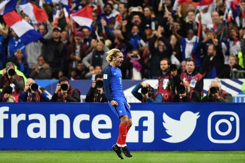 Parecia um garoto! Antoine Griezmann abriu caminho para o 2 a 1 sobre Belarus. A França está na Copa