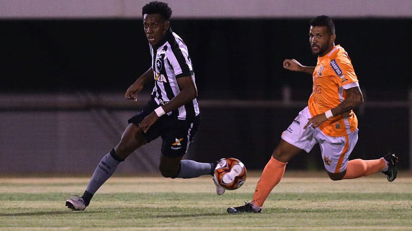 Moisés jogando pelo Botafogo