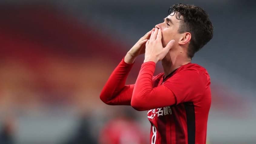 Oscar fez dois gols no empate do Shanghai SIPG