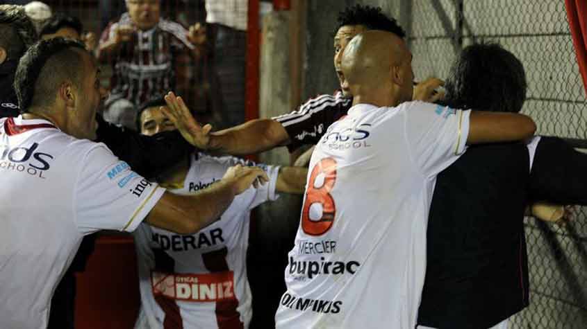 argentino juniors x Fluminense briga