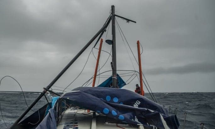 Vestas 11th Hour Racing teve problemas no mastro