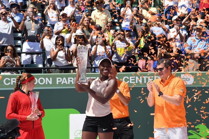 Sloane Stephens ergue troféu em Miami