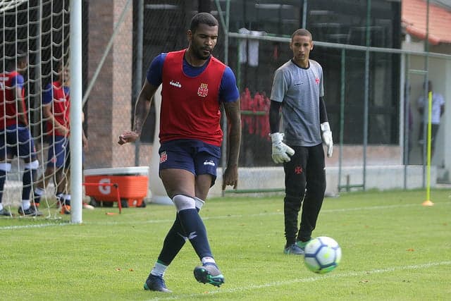 Breno retorna de lesão no CT das Vargens
