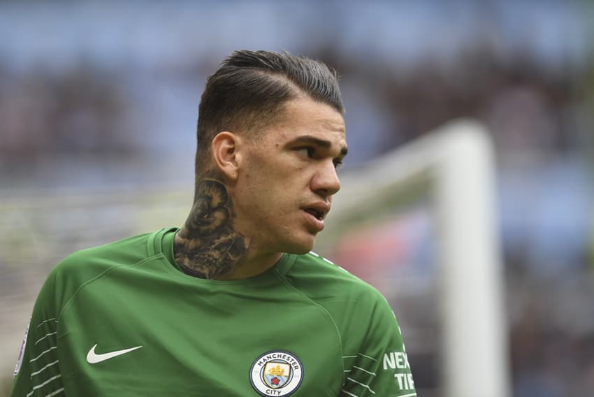 Ederson (Manchester City) - O goleiro da Seleção Brasileira passou mais uma rodada sem ser vazado no Campeonato Inglês, no empate em 0 a 0 do Manchester City com o Huddersfield.