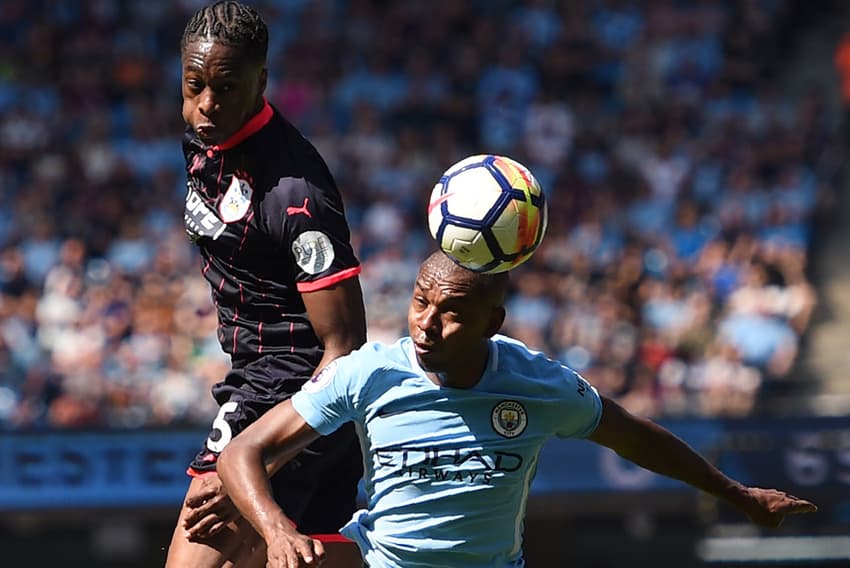 Fernandinho (Manchester City) - O meia brasileiro também foi titular do Manchester City no empate com o Huddersfield e ajudou a fechar a defesa para manter o lacar zerado.