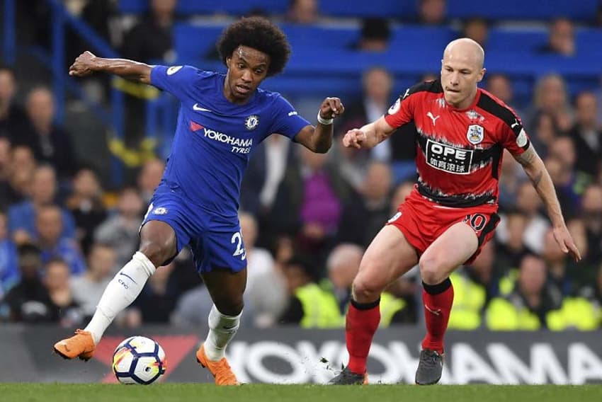 CHELSEA - Nem a grande fase de Willian evitou que o Chelsea perdesse a vaga na Liga dos Campeões da Europa. O time perdeu muitos pontos para equipes menores.