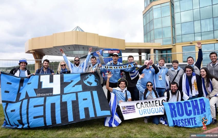 Torcedores recepcionaram os jogadores antes da estreia