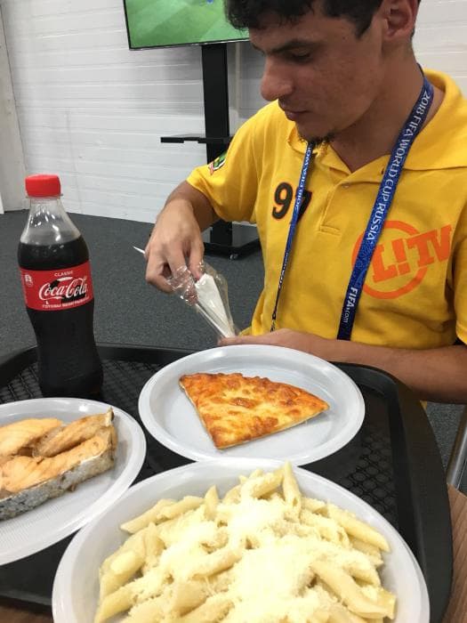 O boia do Paraíba no centro de mídia do estádio de Sochi