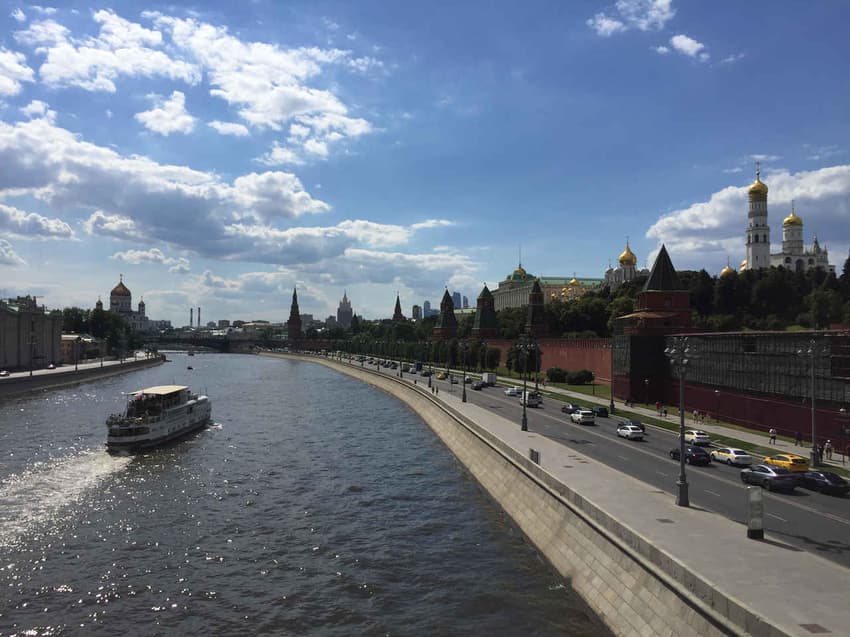 Moscou no calor durante a Copa: Rio Moscou, ao lado do Kremlin