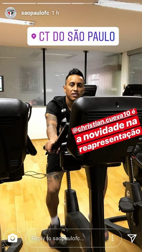 Peruano ficou na parte interna do CT da Barra Funda