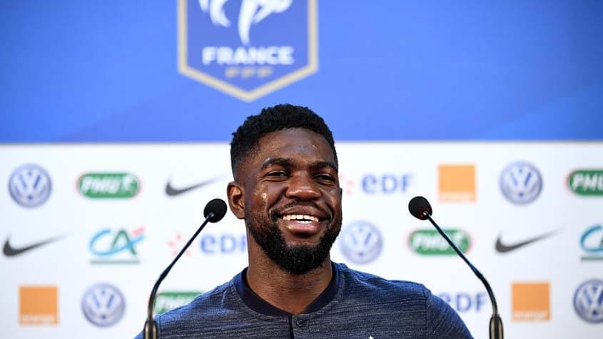 Umtiti, durante entrevista coletiva (Foto: FRANCK FIFE / AFP)