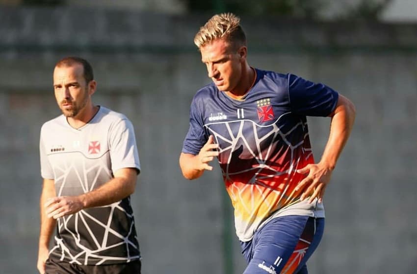 Maxi López fez uma atividade física no campo nesta quarta
