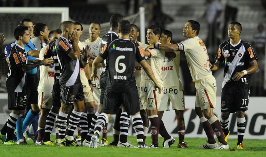 Vasco 5x2 Universitário - 2011
