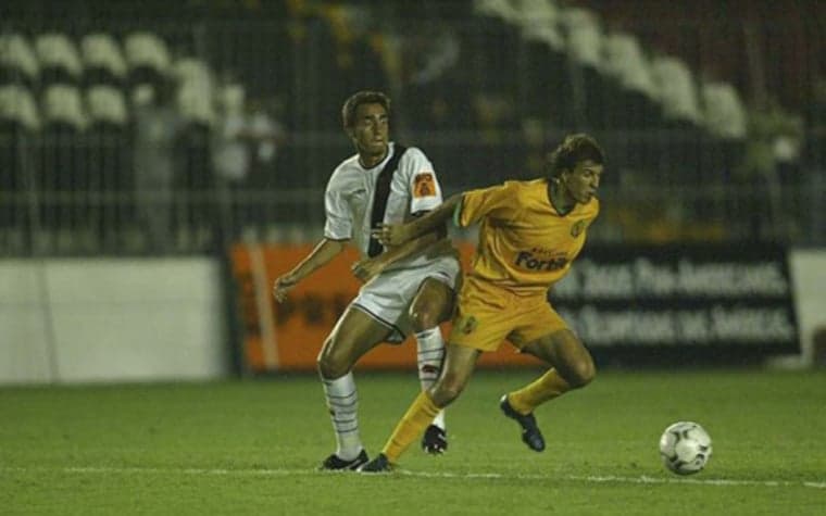 15 de Campo Bom - Copa do Brasil de 2004 (de preferência jogo contra o Vasco na semifinal)