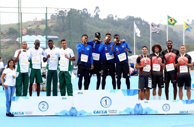 4x100 m masculino bate recorde do Campeonato