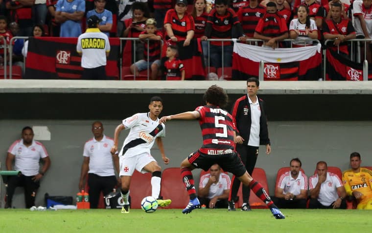 Marrony conta com o apoio dos experientes para se firmar na Colina