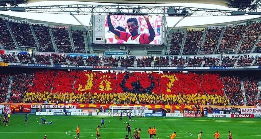 Mosaico em homenagem a Jô no Nagoya Grampus
