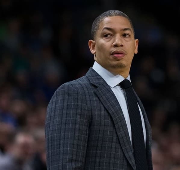 Tyron Lue demitido dos Cavs
