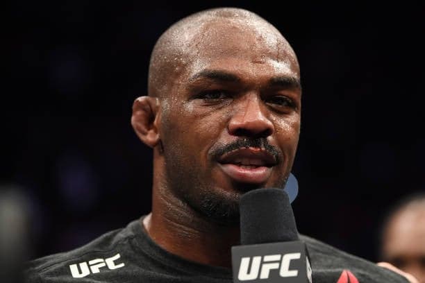 Jon Jones, após título dos meio-pesados no UFC 232, provoca seu desafeto Cormier (Foto: Getty Images)