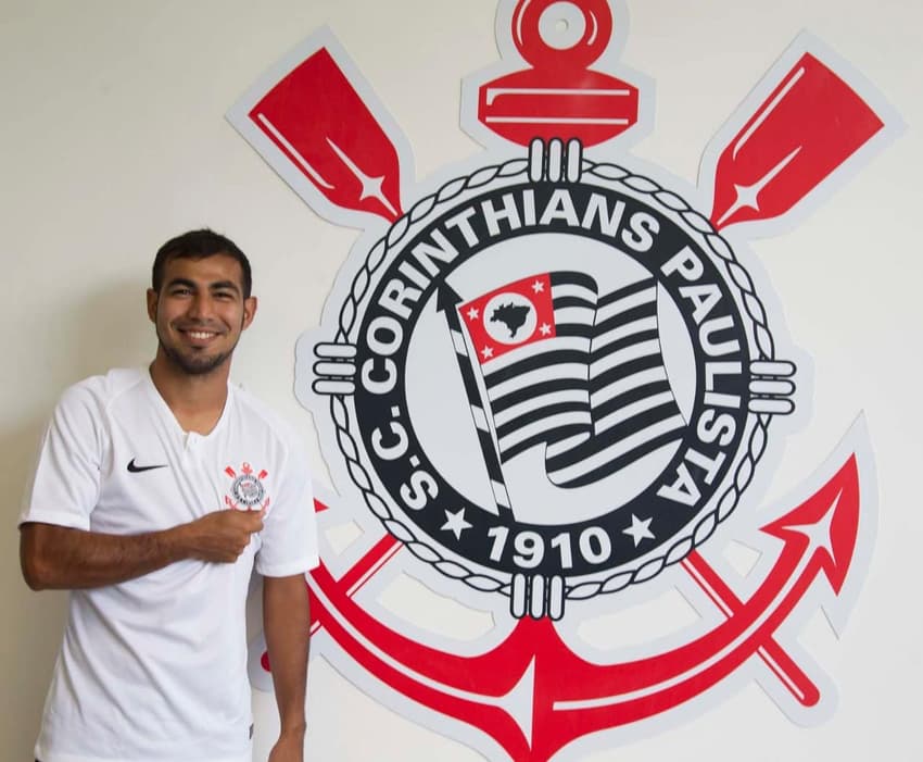 Sornoza apresentado no Corinthians