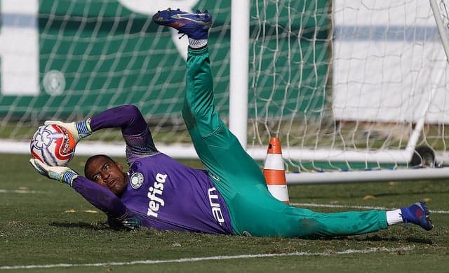 Jailson também aplicou seu contrato para esta temporada e é bem cotado com a diretoria para renovar