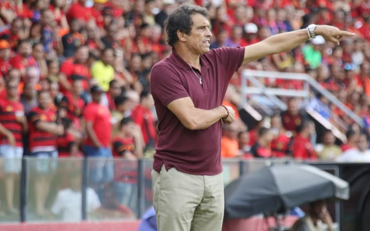 Celular de técnico roubado por gandula - Milton Cruz (Jogo do Sport - Campeonato Pernambucano)