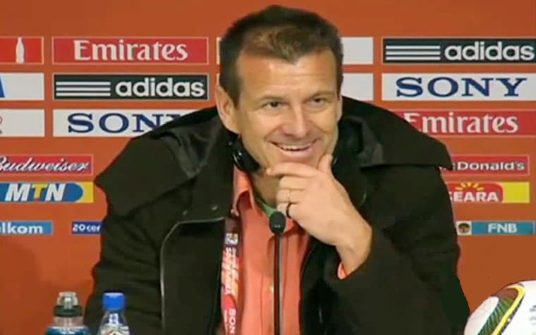 Dunga xingando Alex Escobar