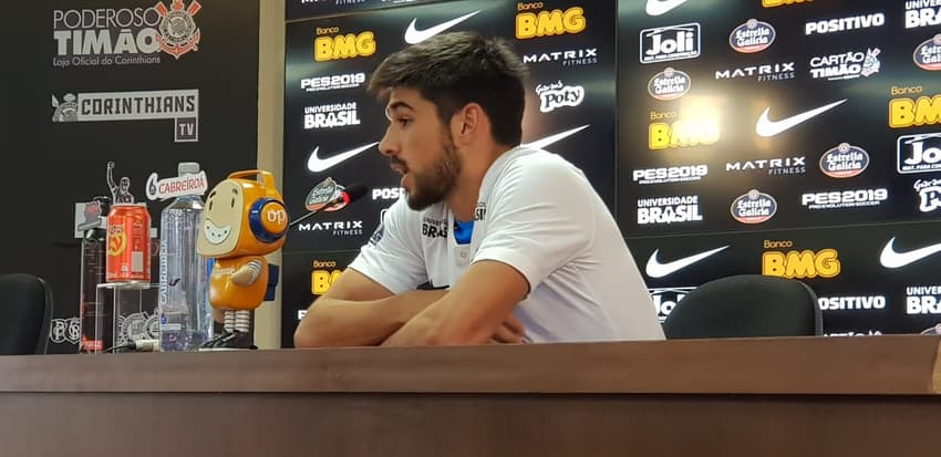 Bruno Méndez durante apresentação no Corinthians