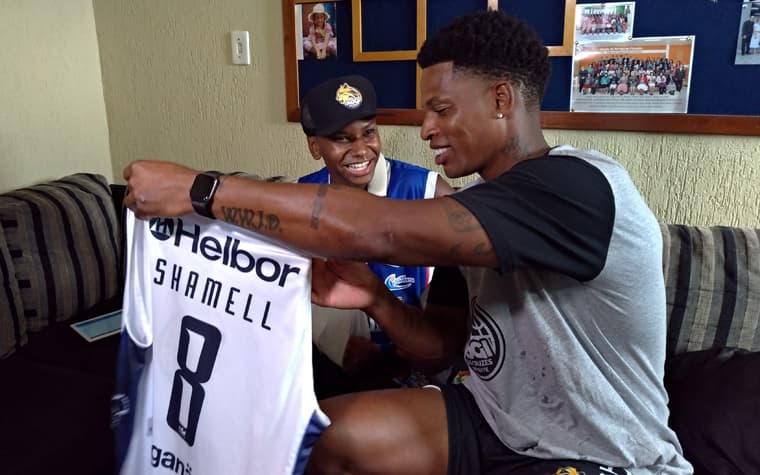 Shamell faz visita surpresa para estudante atacado em escola de Suzano
