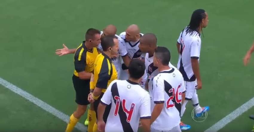 Vasco 1 x 1 Flamengo - Gol de Márcio Araújo no fim dá título ao Fla, mas Nixon, impedido, participa da jogada