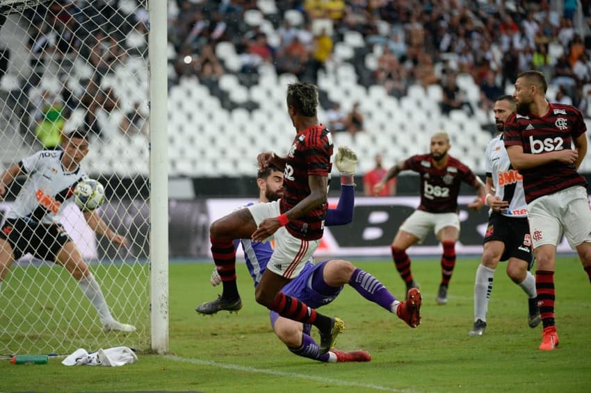 Vasco x Flamengo Bruno Henrique