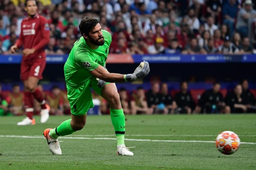 Tottenham x Liverpool - Alisson