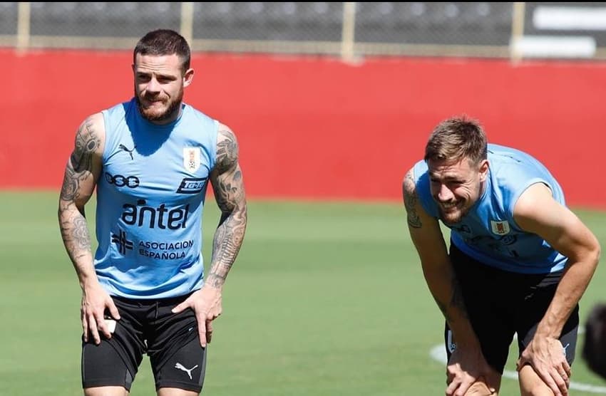 Nahitan Nández e Sebastián Coates em treino do Uruguai