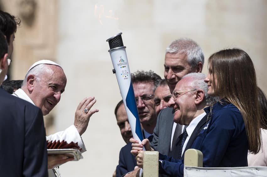 Tocha Napoli com o Papa