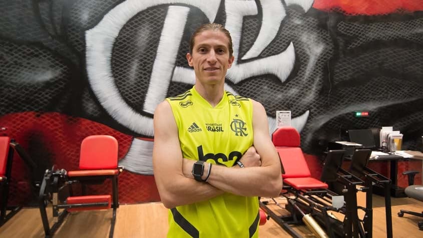 Filipe Luís faz avaliação no CT do Flamengo