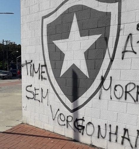 Muro do Estádio Nilton Santos