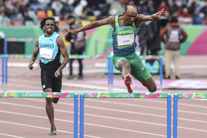 Alison dos Santos, o Piu, é ouro nos 400m com barreira