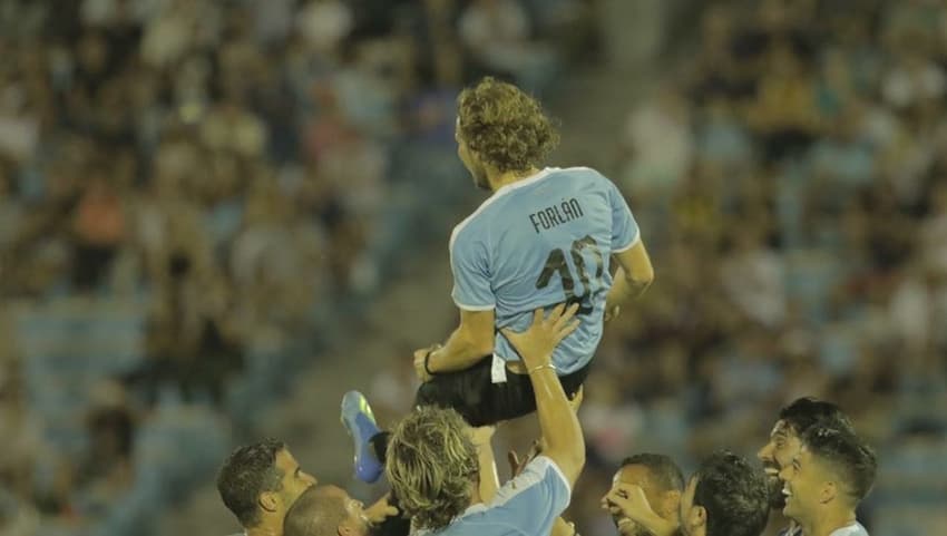 Despedida de Diego Forlán pela seleção uruguaia (Foto: Divulgação/ El Adiós de Forlán)
