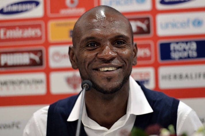 Abidal em coletiva de imprensa (Foto: LOUISA GOULIAMAKI/AFP) AFP