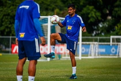 Em menos de dois meses, Ramon veio para o Cruzeiro, deixou o clube e agora deve ficar em definitivo