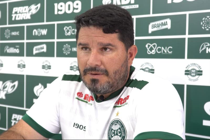 Eduardo Barroca, técnico do Coritiba