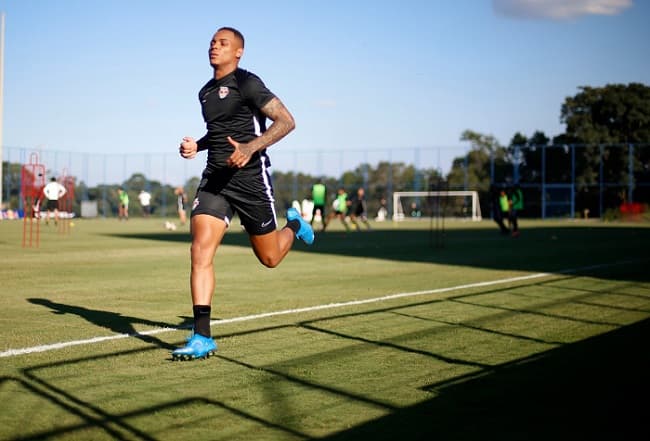 Natan em treino do Bragantino