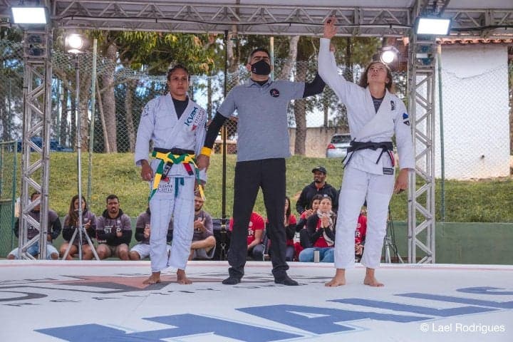 Izadora Cristina derrotou Sabatha Laís por pontos (Foto: Lael Rodrigues)