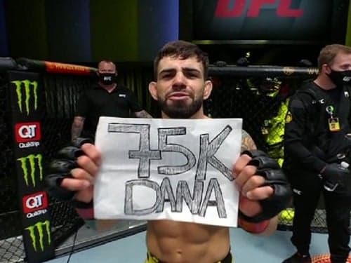 Bruno Bulldog pedindo bônus após belo nocaute no UFC (Foto: Reprodução)