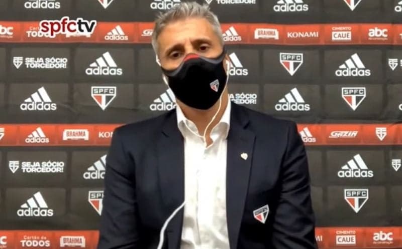 Crespo durante coletiva