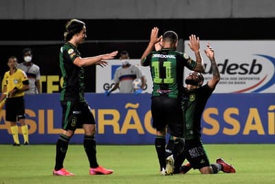 O time mineiro chegou a fazer 4 a 1 e quase levou o empate do Tricolor de Aço