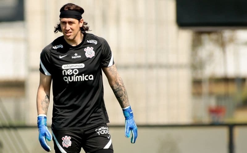 Cássio durante treino deste sábado