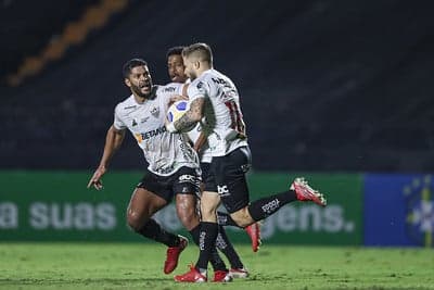 Sasha marcou o gol de empate diante do Flu e evitou uma derrota mineira em São Januário